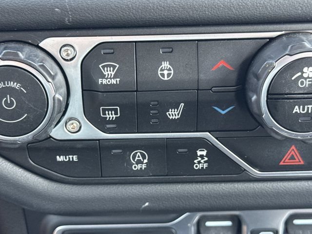 Used 2024 Jeep Wrangler Unlimited Sahara w/ Technology Group AWD/4WD image 19