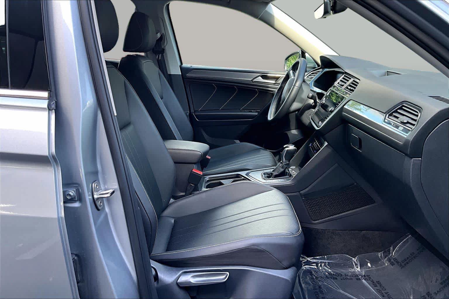 Used 2023 Volkswagen Tiguan SE FWD image 8