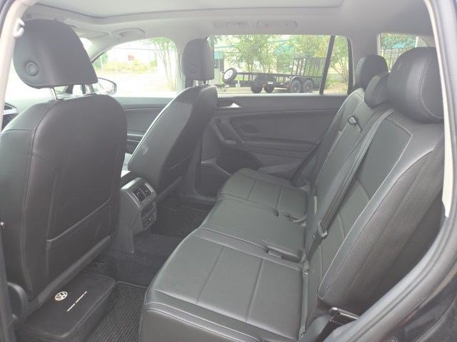 Used 2018 Volkswagen Tiguan SEL AWD/4WD image 14