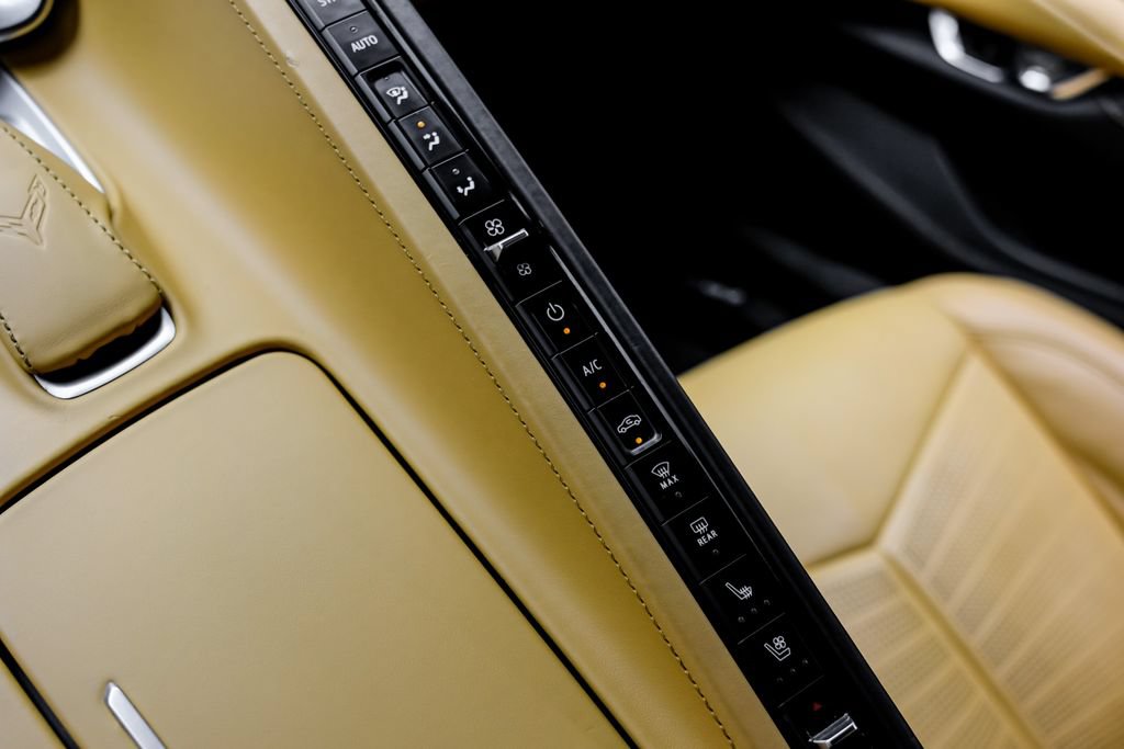 Used 2021 Chevrolet Corvette Stingray Premium Cpe w/ Engine Appearance Package RWD image 33
