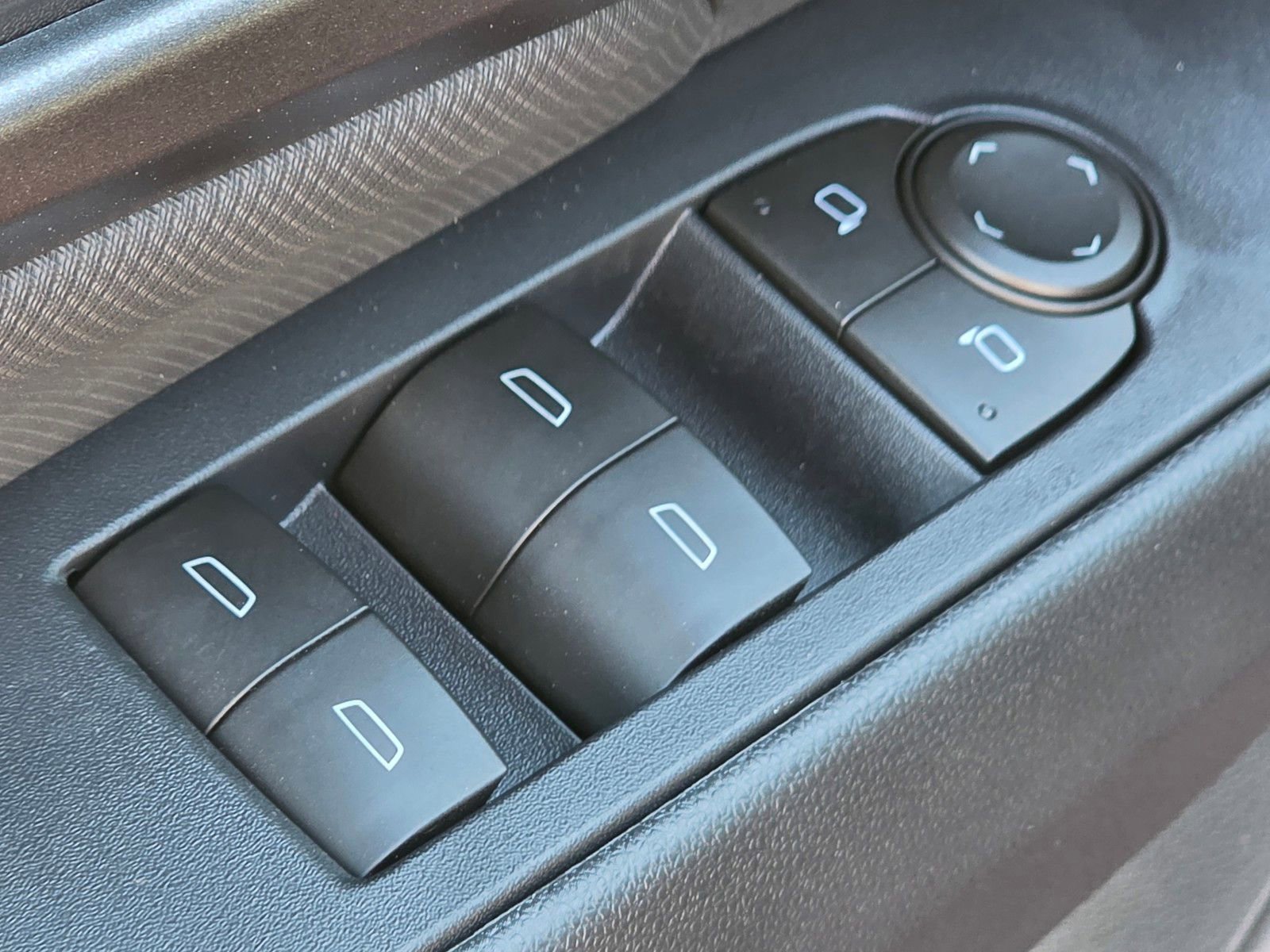 New 2026 Chevrolet Equinox EV LT w/ LPO, Blackout Package image 21