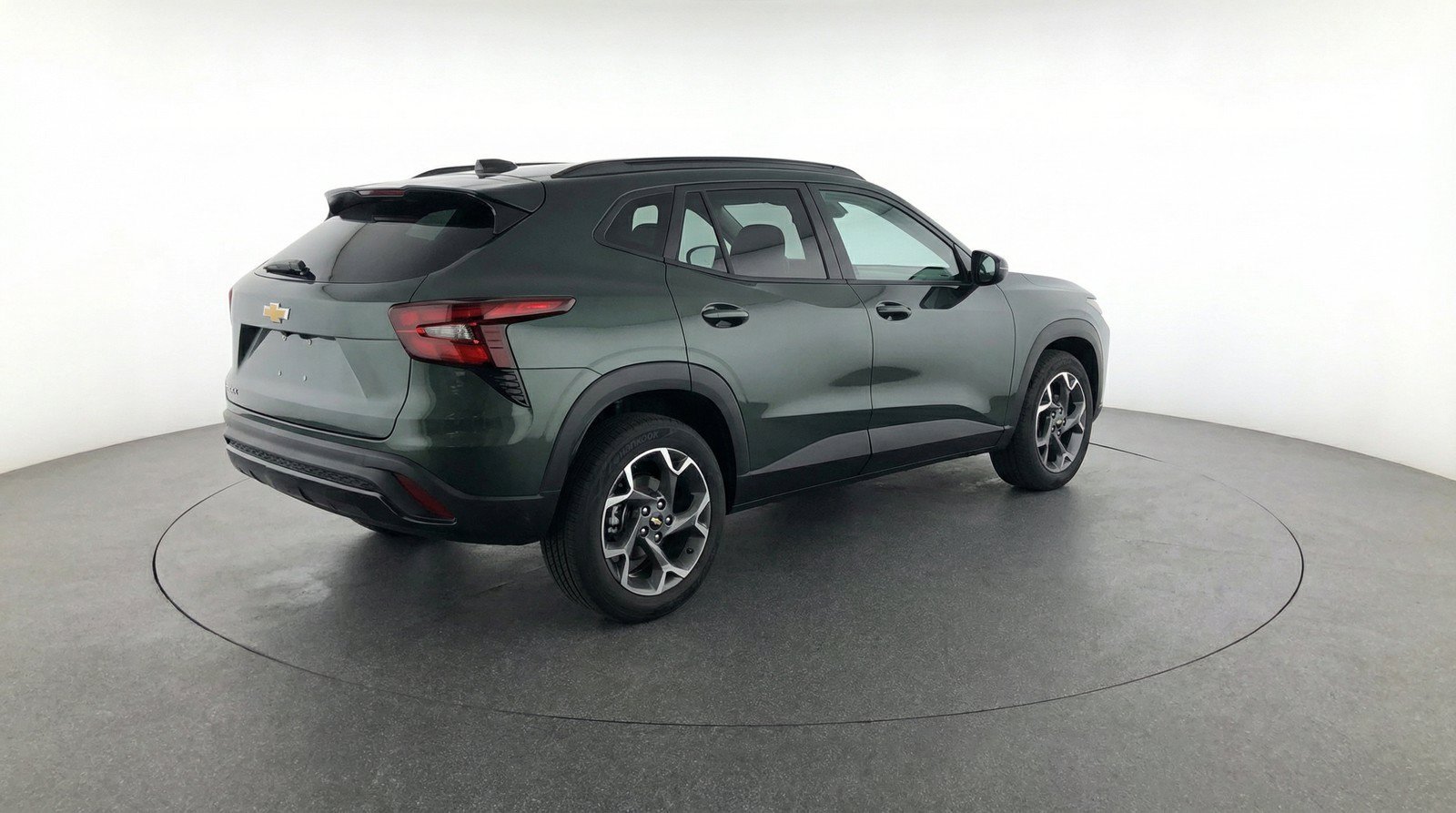 Used 2025 Chevrolet Trax LT FWD image 9