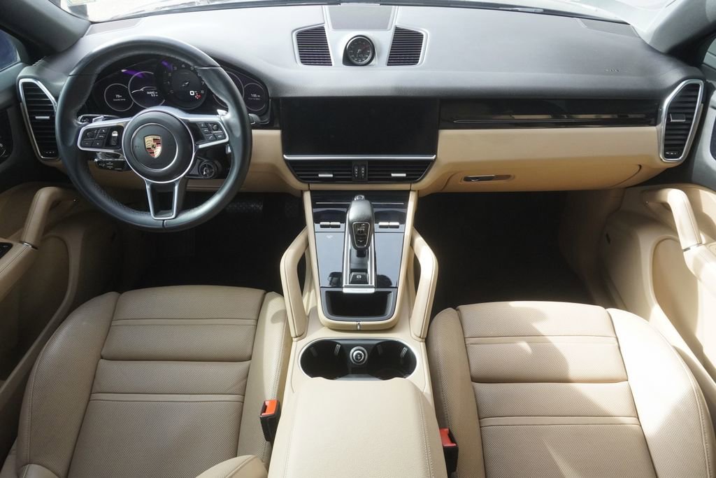 Used 2022 Porsche Cayenne Coupe image 9