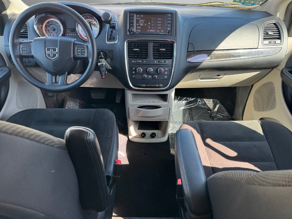 Used 2018 Dodge Grand Caravan SE FWD image 12