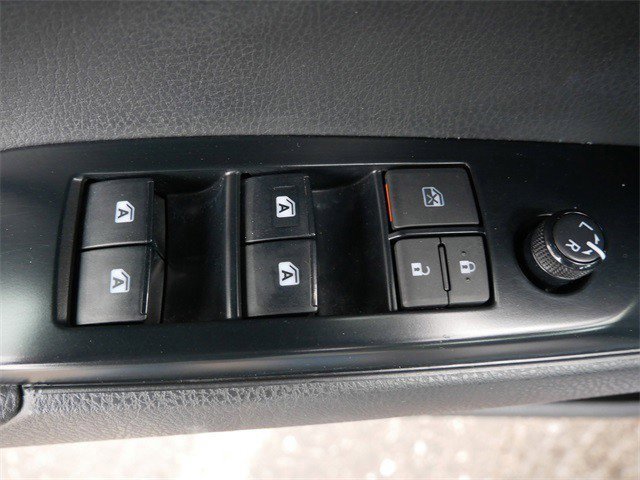 Used 2020 Toyota Camry SE image 18