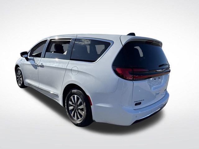 Used 2023 Chrysler Pacifica Limited image 3