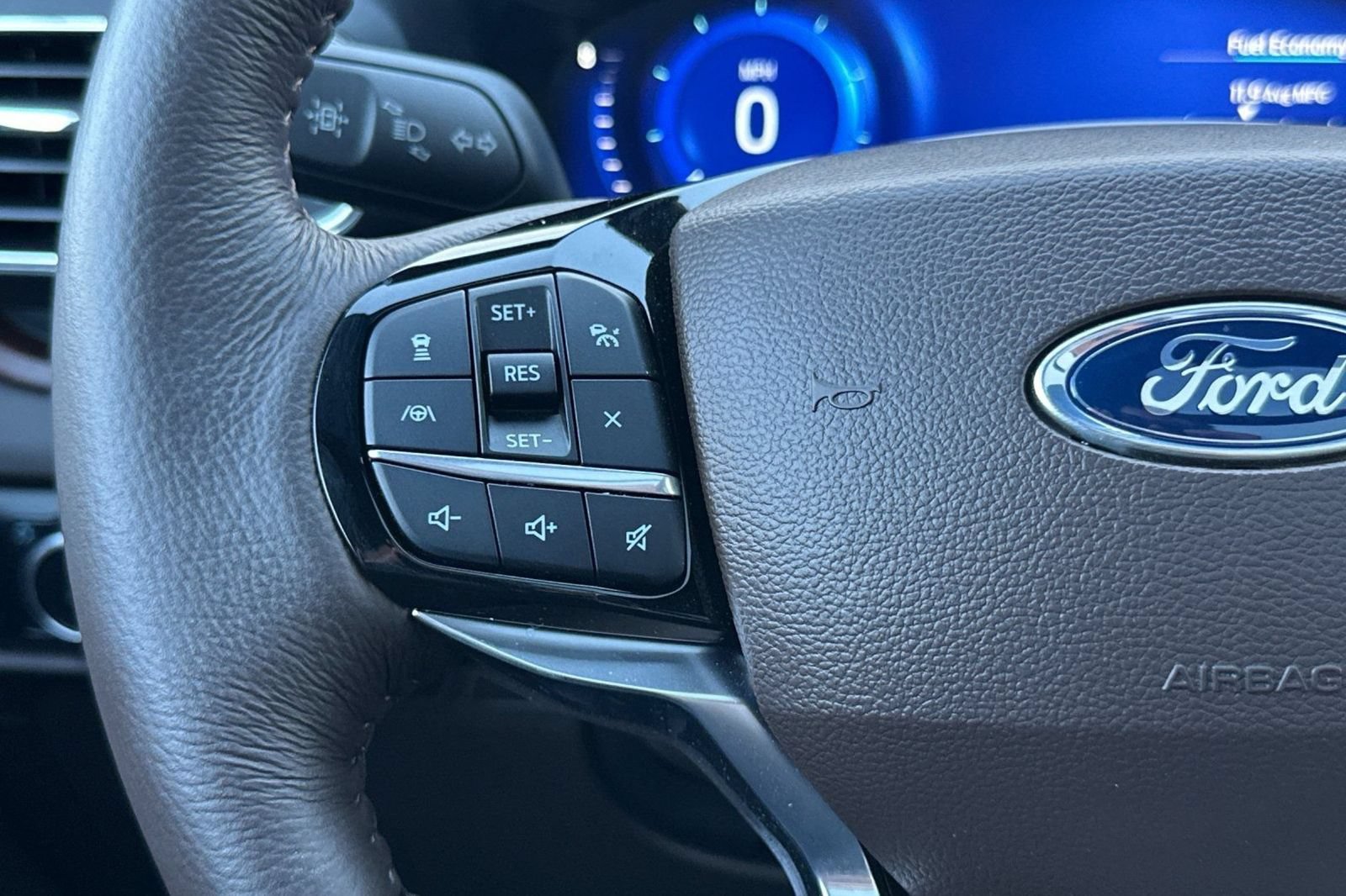 New 2024 Ford Explorer King Ranch w/ Technology Package RWD image 32