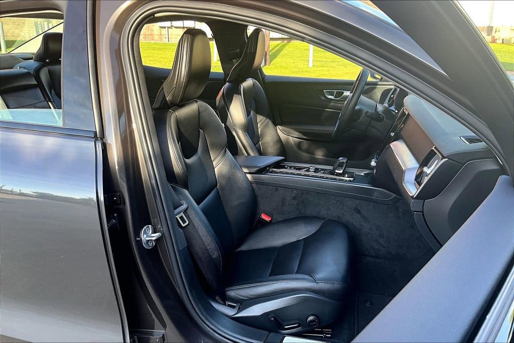 Used 2025 Volvo S60 B5 Core FWD image 10