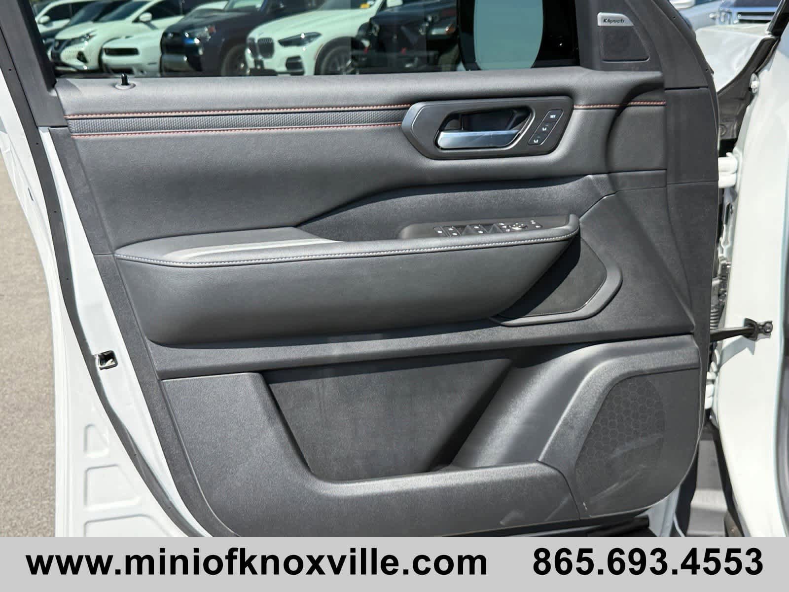 Used 2025 Nissan Armada PRO-4X AWD/4WD image 17
