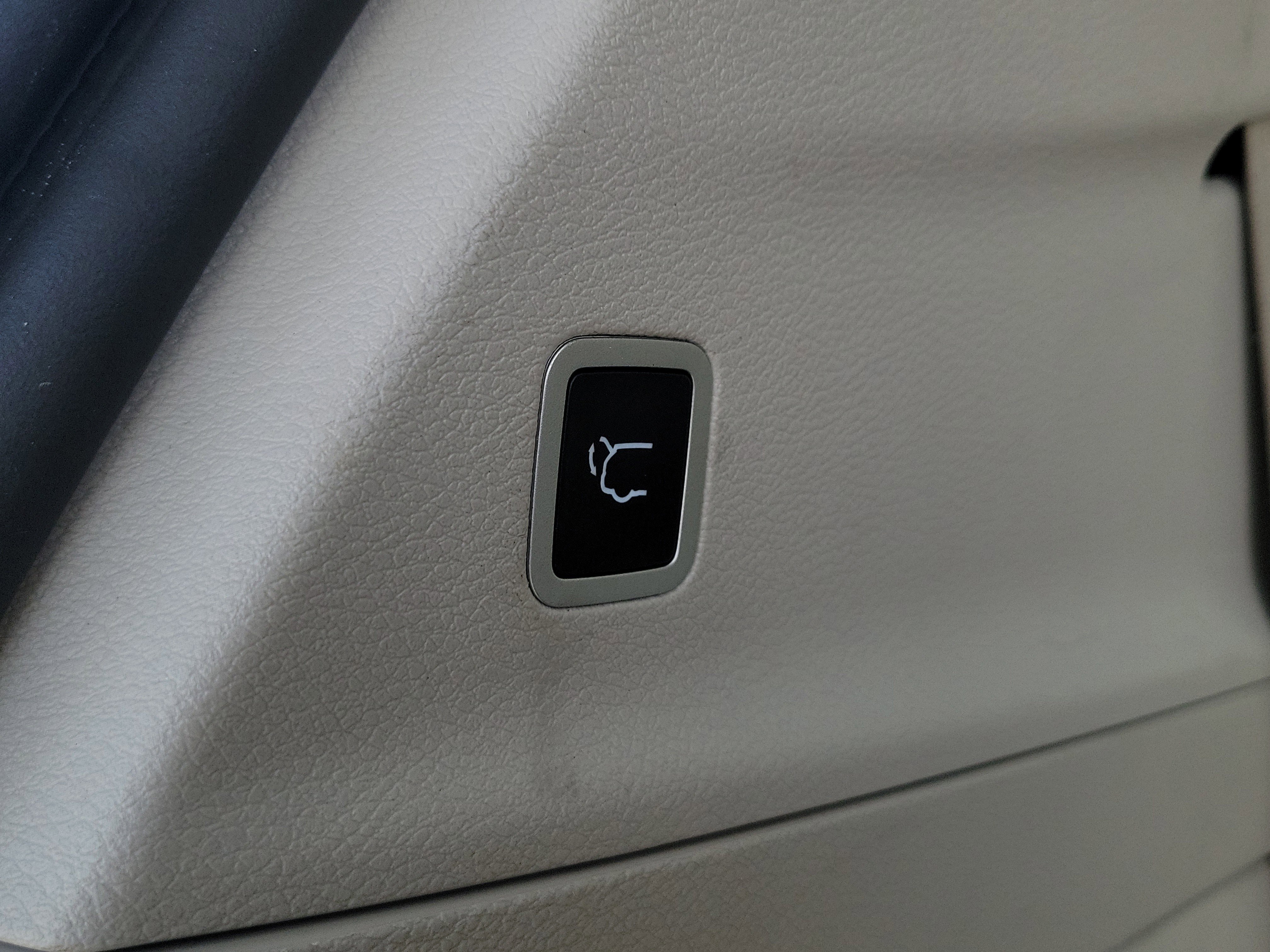 Used 2021 Chrysler Pacifica Limited w/ Premium & Safety Sphere Group image 9