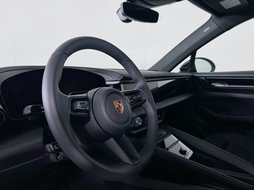 New 2026 Porsche Macan 4 Electric AWD/4WD image 4