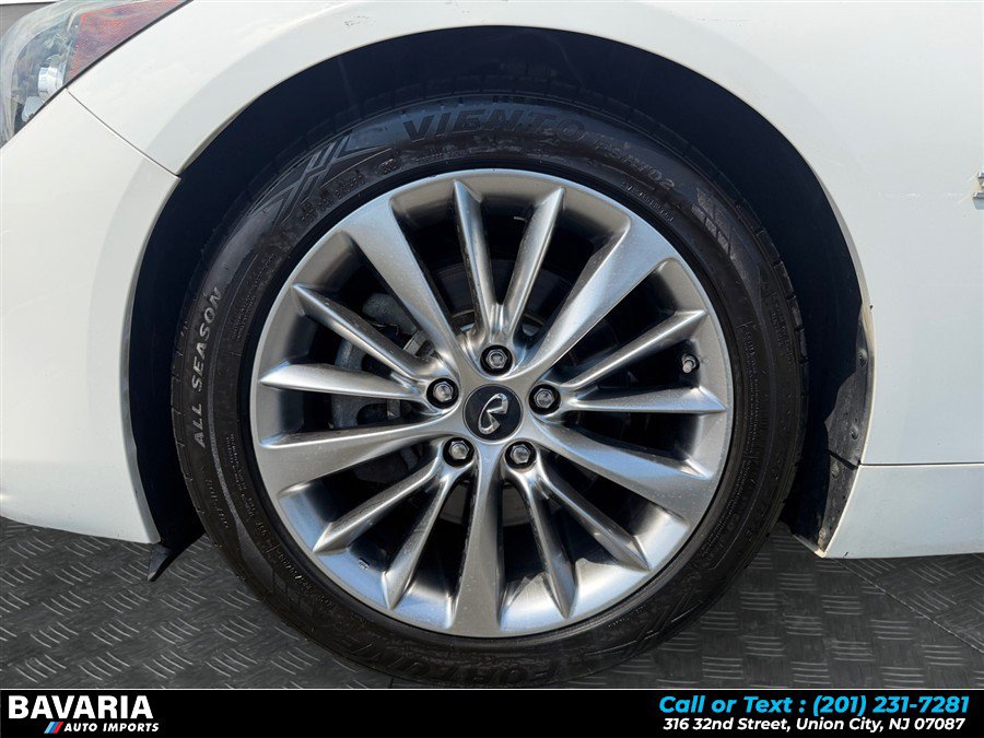 Used 2018 INFINITI Q50 Luxe w/ Essential Package (3.0T Luxe) AWD/4WD image 9