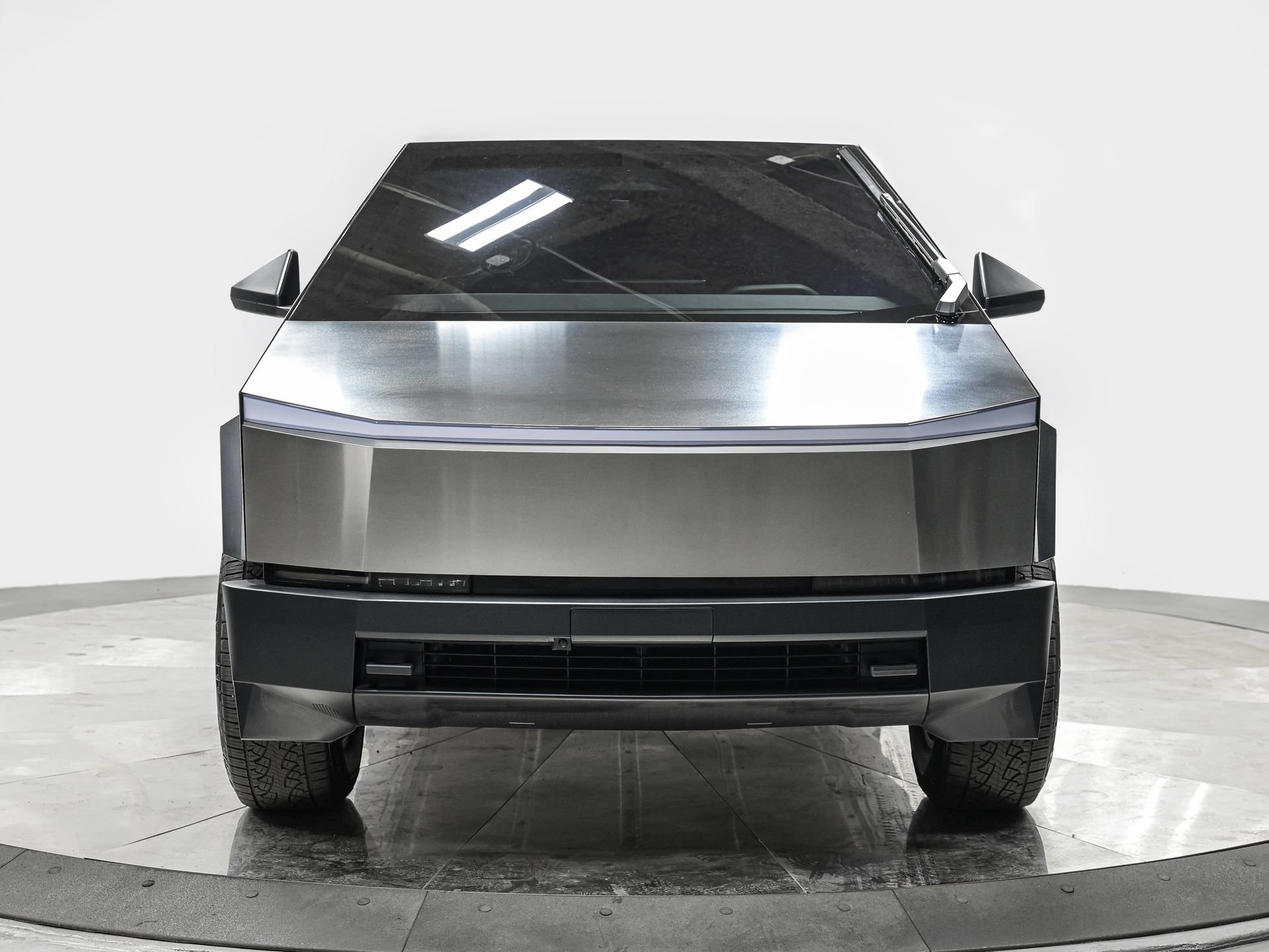 Used 2025 Tesla Cybertruck AWD Crew Cab image 10