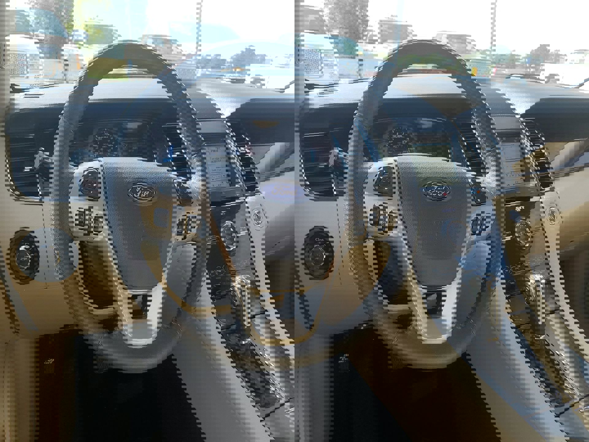 Used 2018 Ford Taurus Limited w/ Driver Assist Package image 19