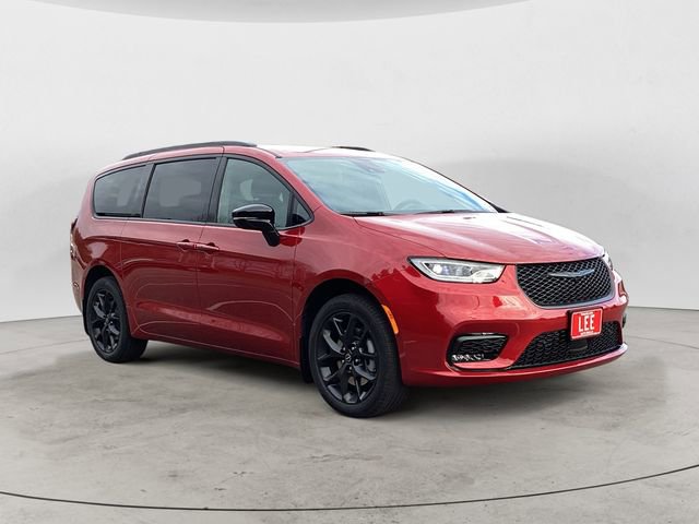 New 2026 Chrysler Pacifica Select w/ S Appearance Package image 8