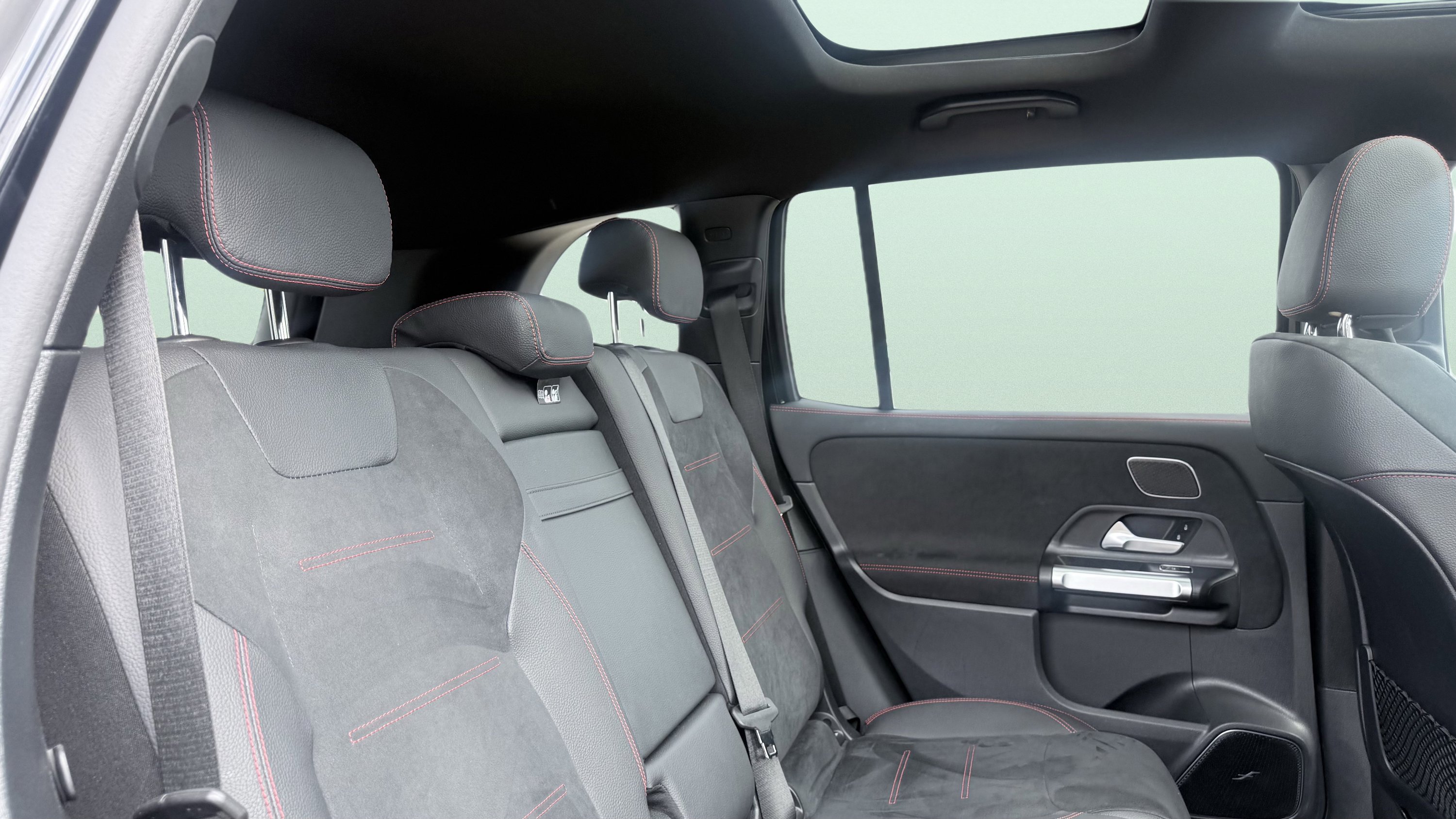 Used 2024 Mercedes-Benz GLB 250 image 41