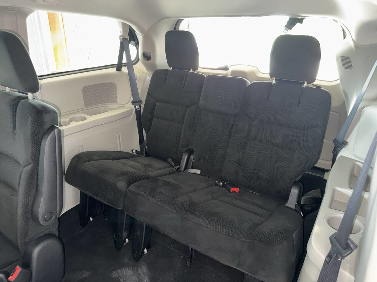 Used 2016 Dodge Grand Caravan SXT w/ Rear Park Assist Package FWD image 26