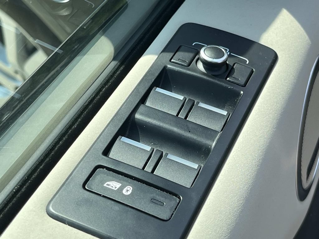 Used 2020 Land Rover Discovery HSE AWD/4WD image 31