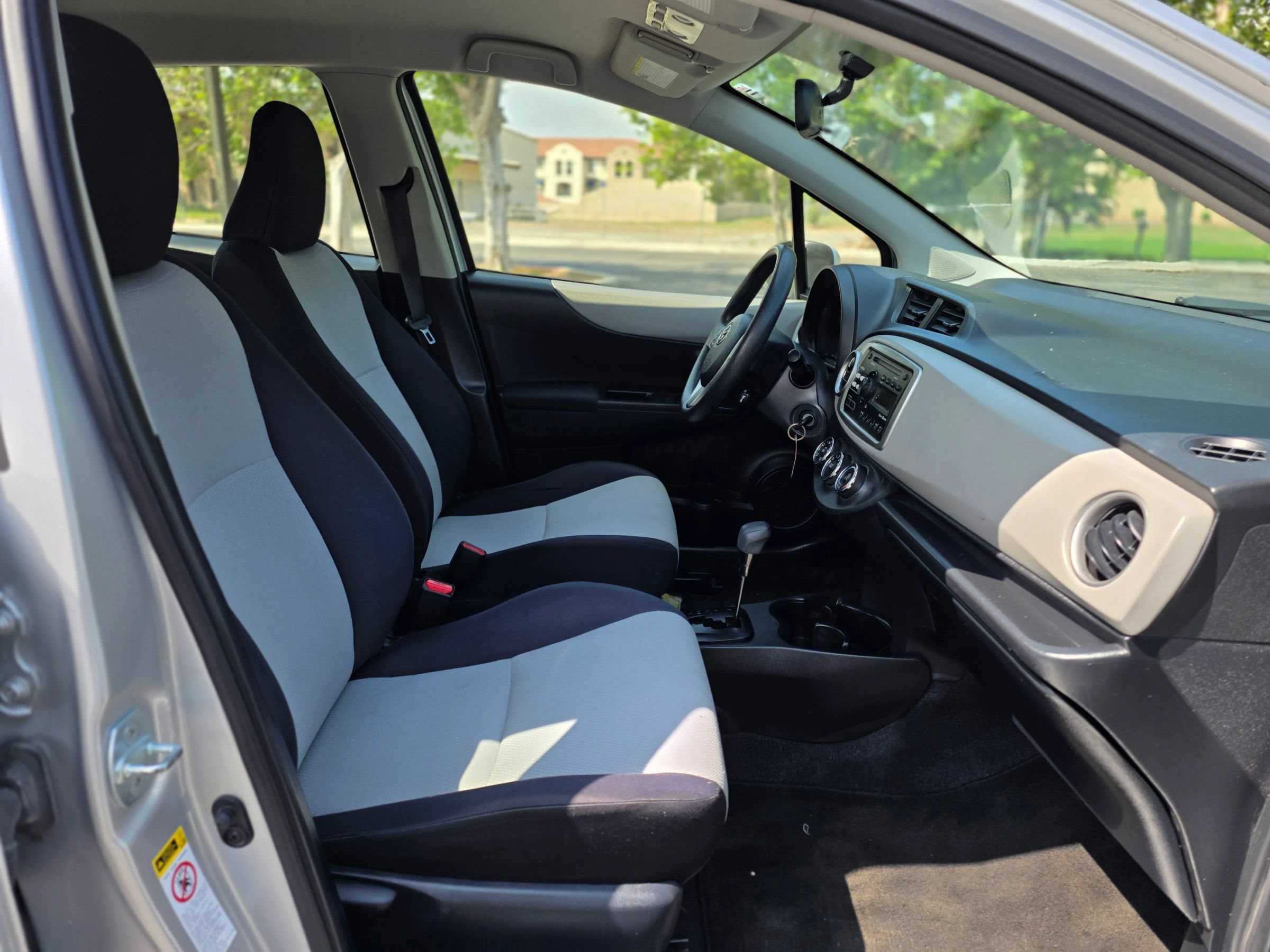 Used 2013 Toyota Yaris LE FWD image 13