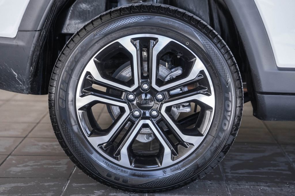 Used 2022 Jeep Compass Limited image 23