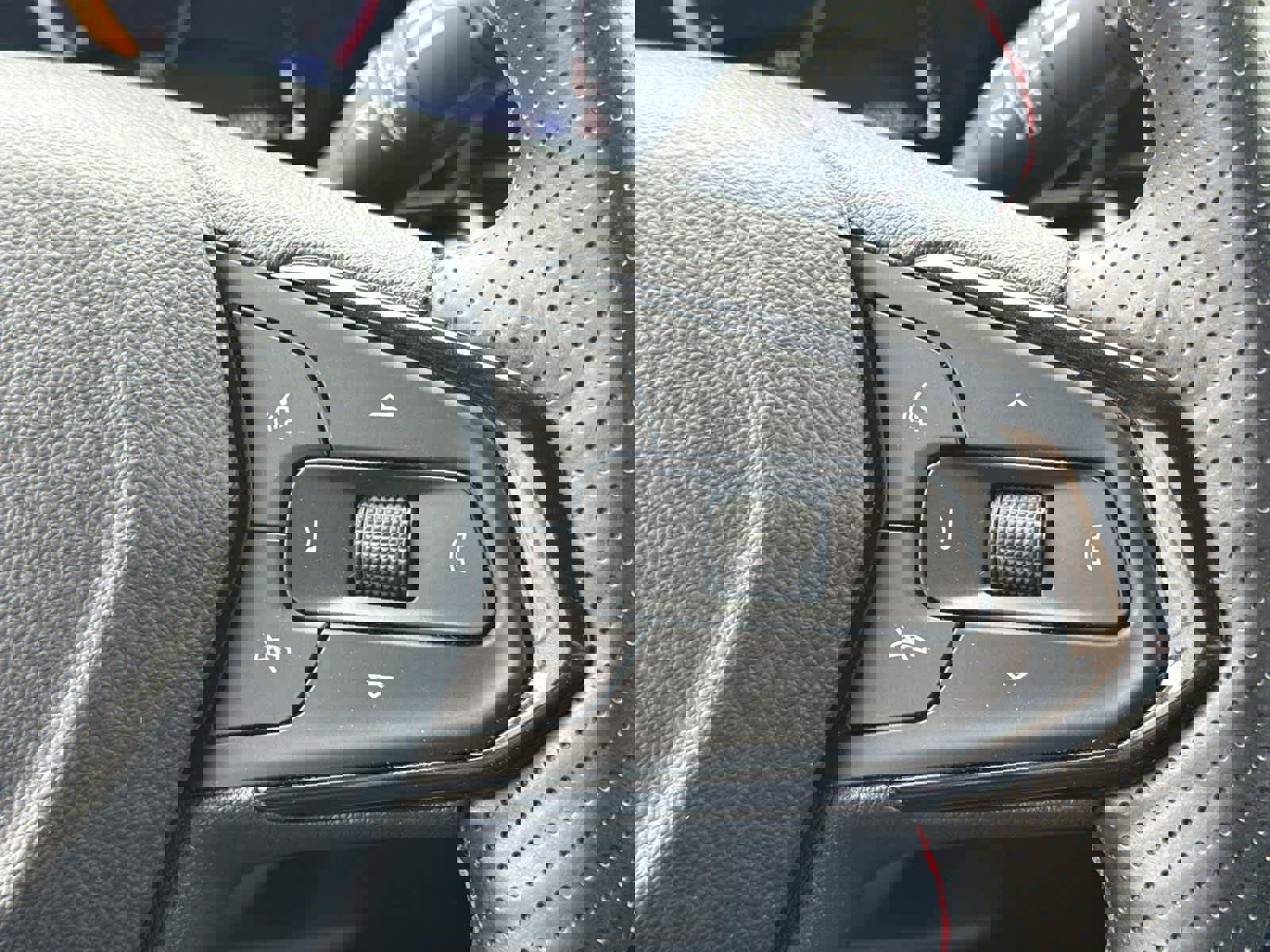 Used 2024 Chevrolet Trax RS w/ Sunroof Package image 26