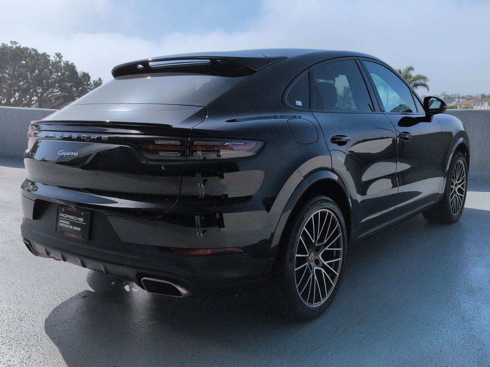 Certified 2023 Porsche Cayenne Platinum Edition w/ Premium Package image 9