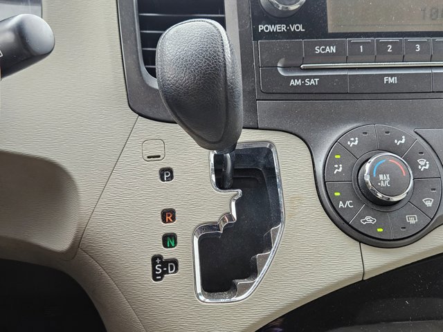 Used 2012 Toyota Sienna FWD image 12