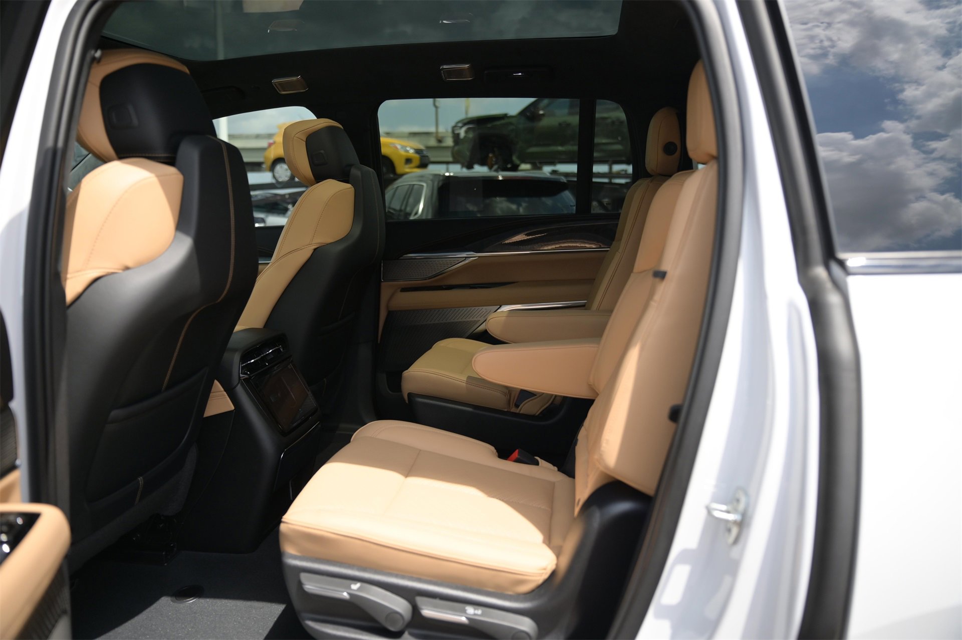 New 2025 Cadillac Escalade IQ Luxury 2 image 18