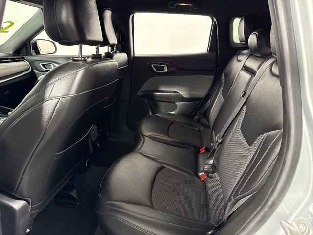 Used 2024 Jeep Compass Latitude image 17