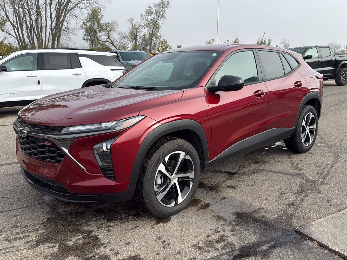 Used 2025 Chevrolet Trax RS FWD image 2