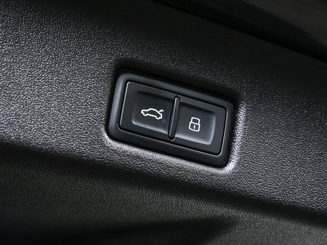 Used 2025 Audi Q5 Premium Plus w/ Premium Plus AWD/4WD image 29