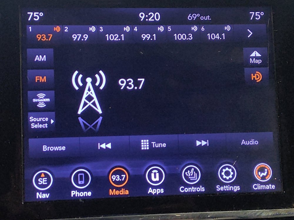 Used 2020 Jeep Grand Cherokee Altitude image 25