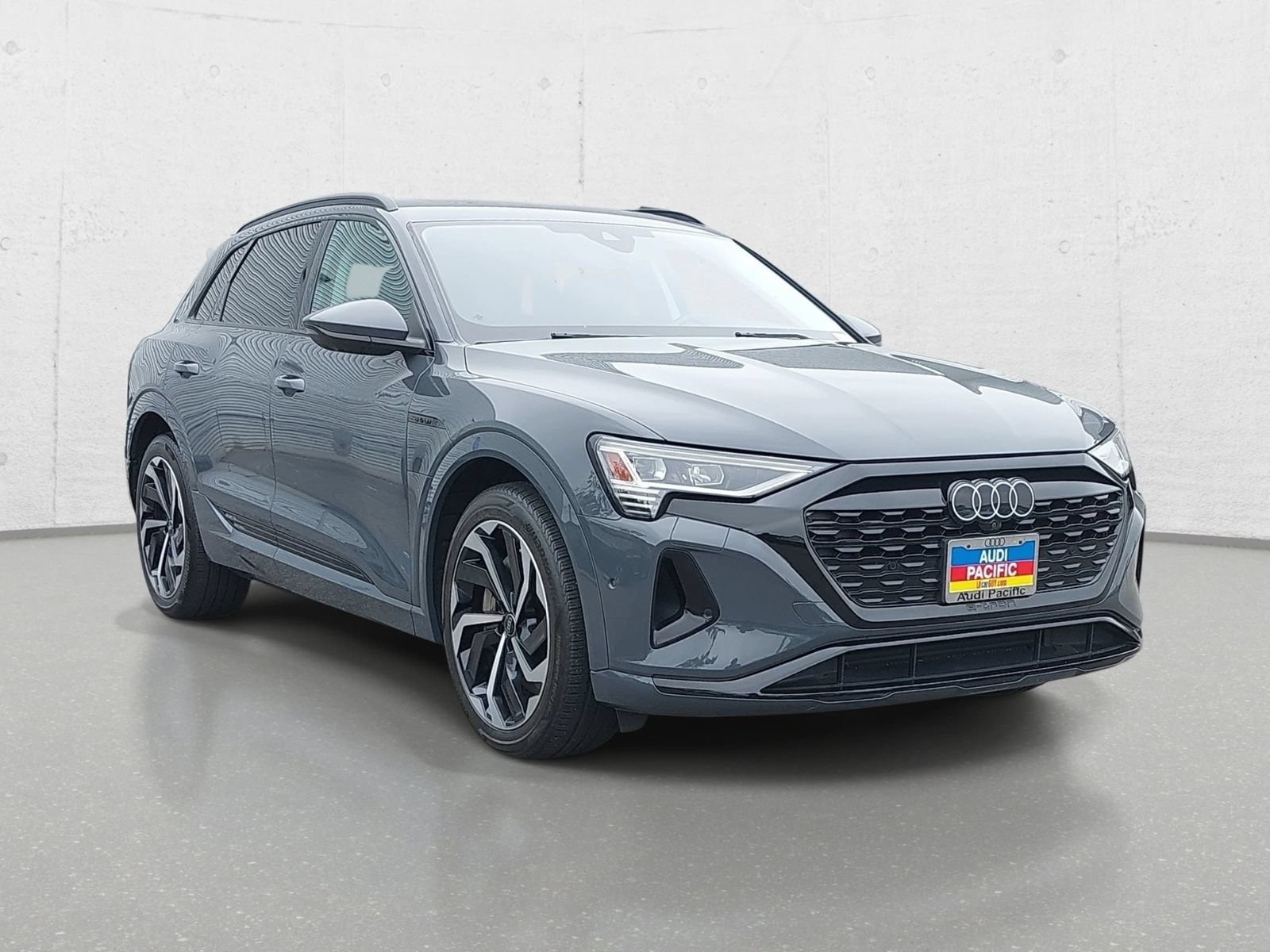 Used 2024 Audi Q8 e-tron Premium Plus w/ Premium Plus Package AWD/4WD image 3