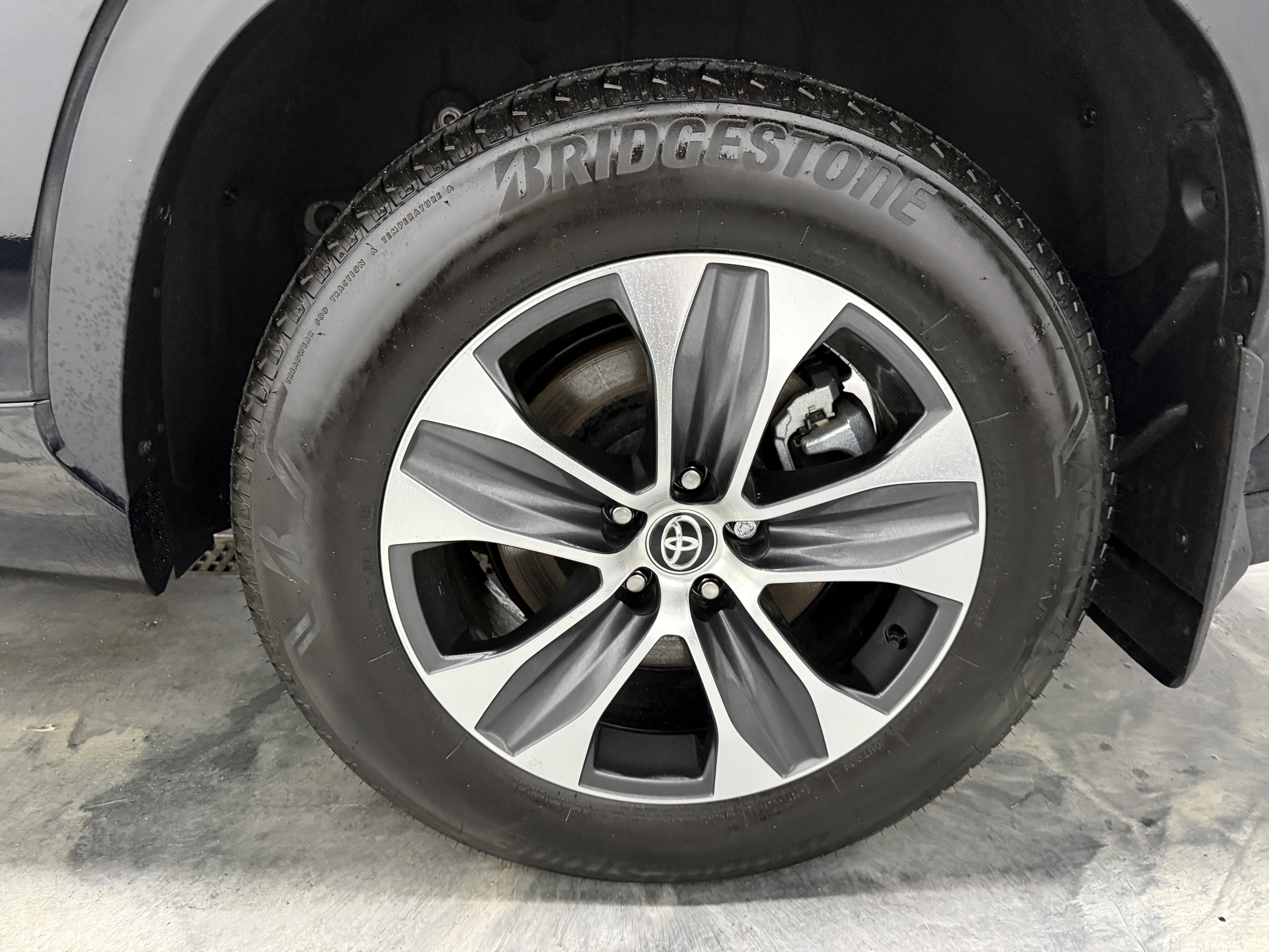 Used 2026 Toyota Highlander XLE image 30