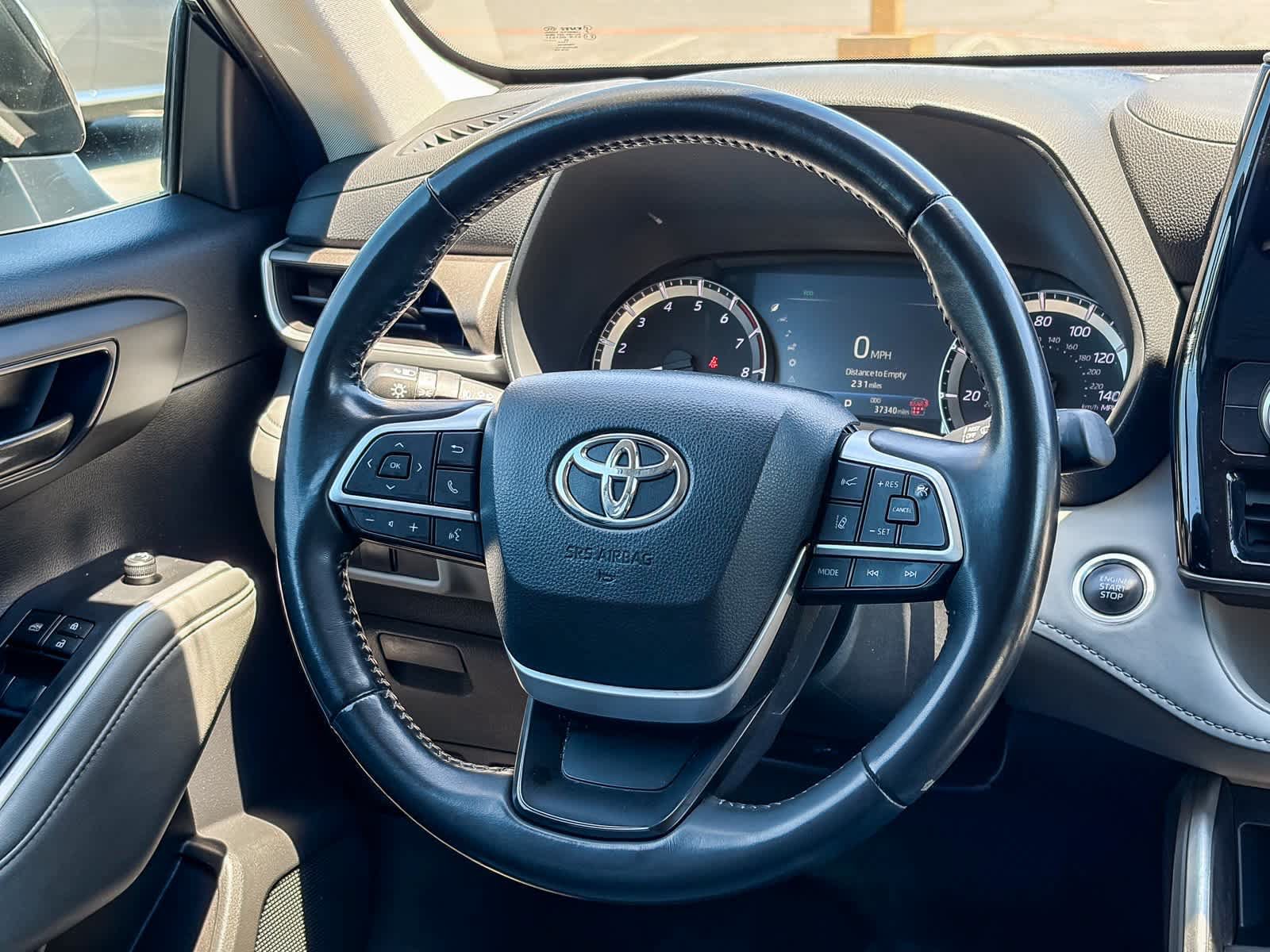 Used 2024 Toyota Highlander LE FWD image 14