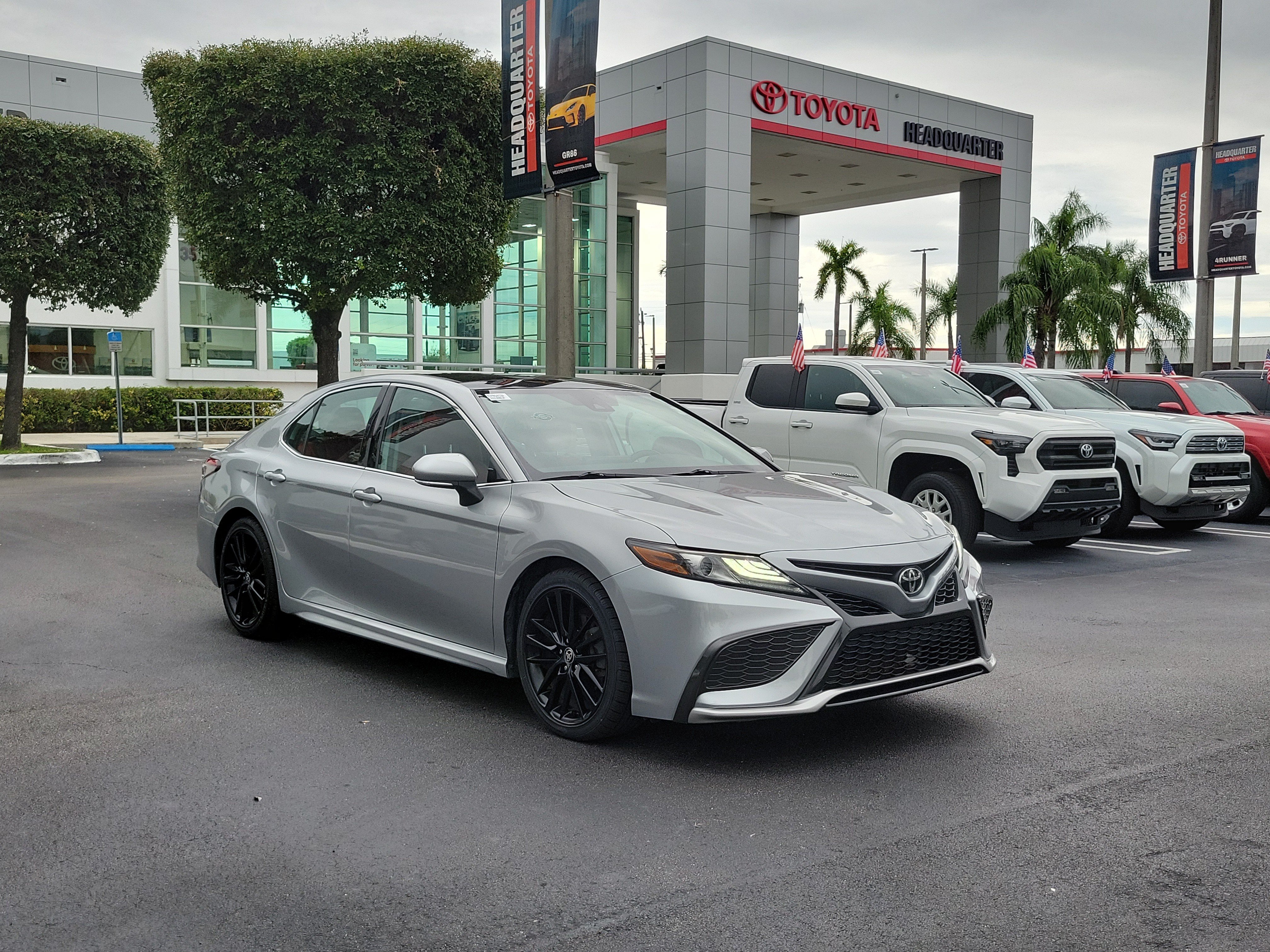 Used 2021 Toyota Camry XSE FWD image 2