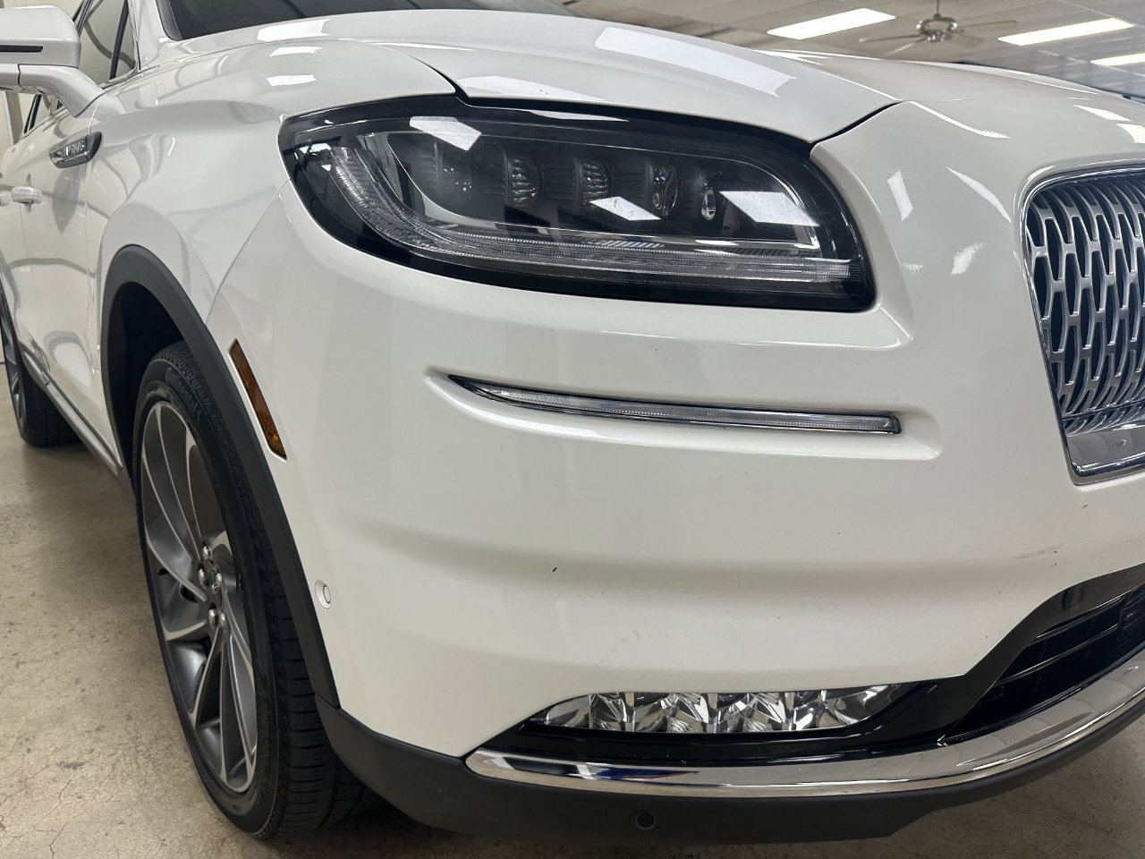 Used 2023 Lincoln Nautilus Reserve w/ Equipment Group 202A image 4