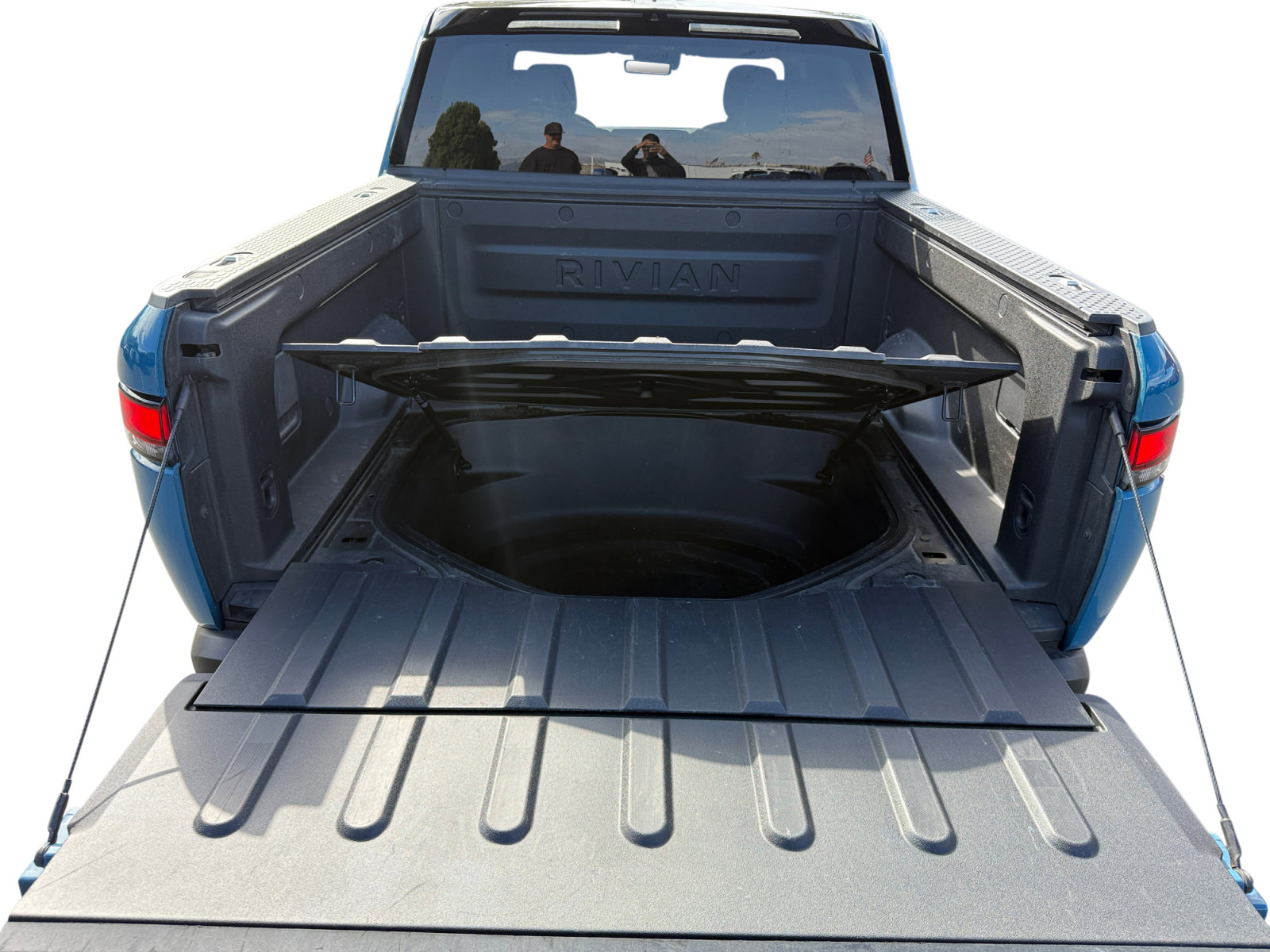 Used 2023 Rivian R1T Adventure image 17