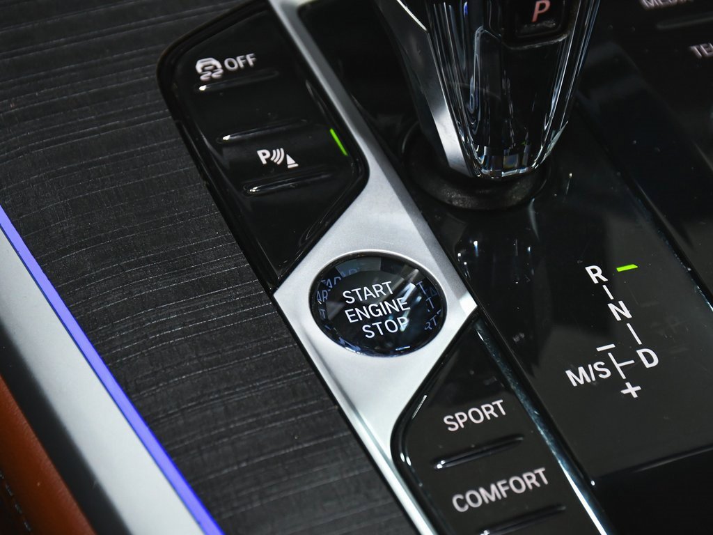 Used 2024 BMW ALPINA XB7 image 45