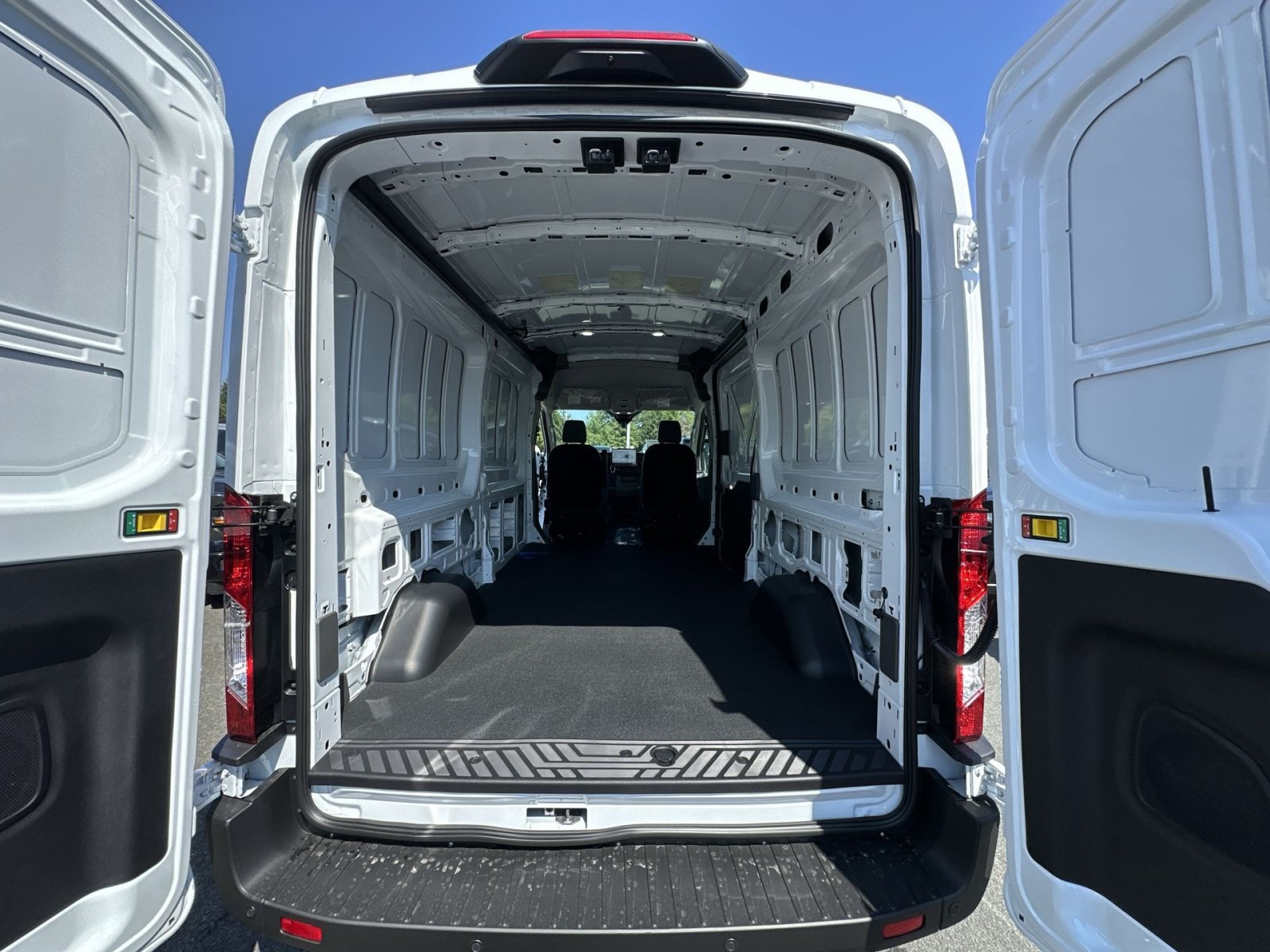 New 2026 Ford Transit 250 148 Medium Roof RWD image 32