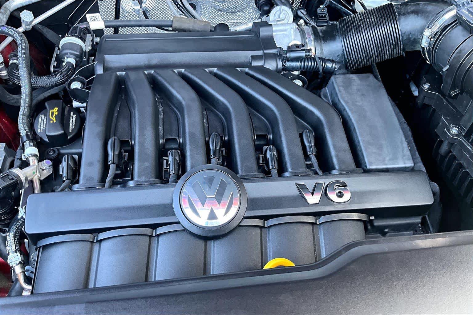 Certified 2023 Volkswagen Atlas Cross Sport SEL R-Line AWD/4WD image 31
