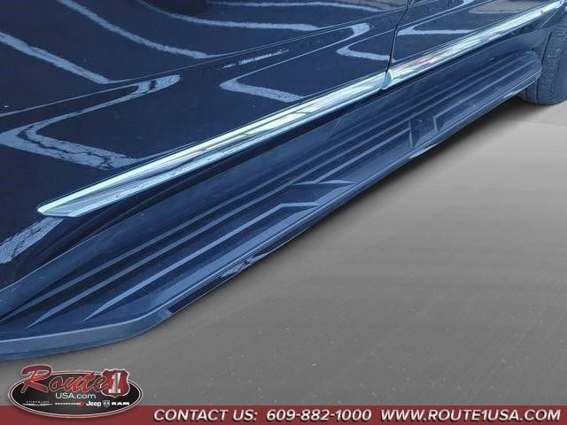 Used 2024 GMC Yukon SLT AWD/4WD image 7