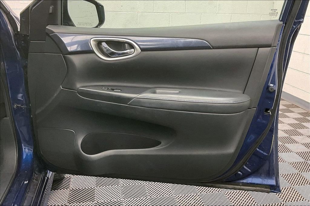 Used 2016 Nissan Sentra SR w/ SR Premium Package image 21