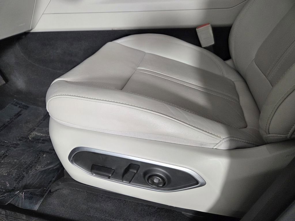 Certified 2025 Jeep Wagoneer 4WD image 14