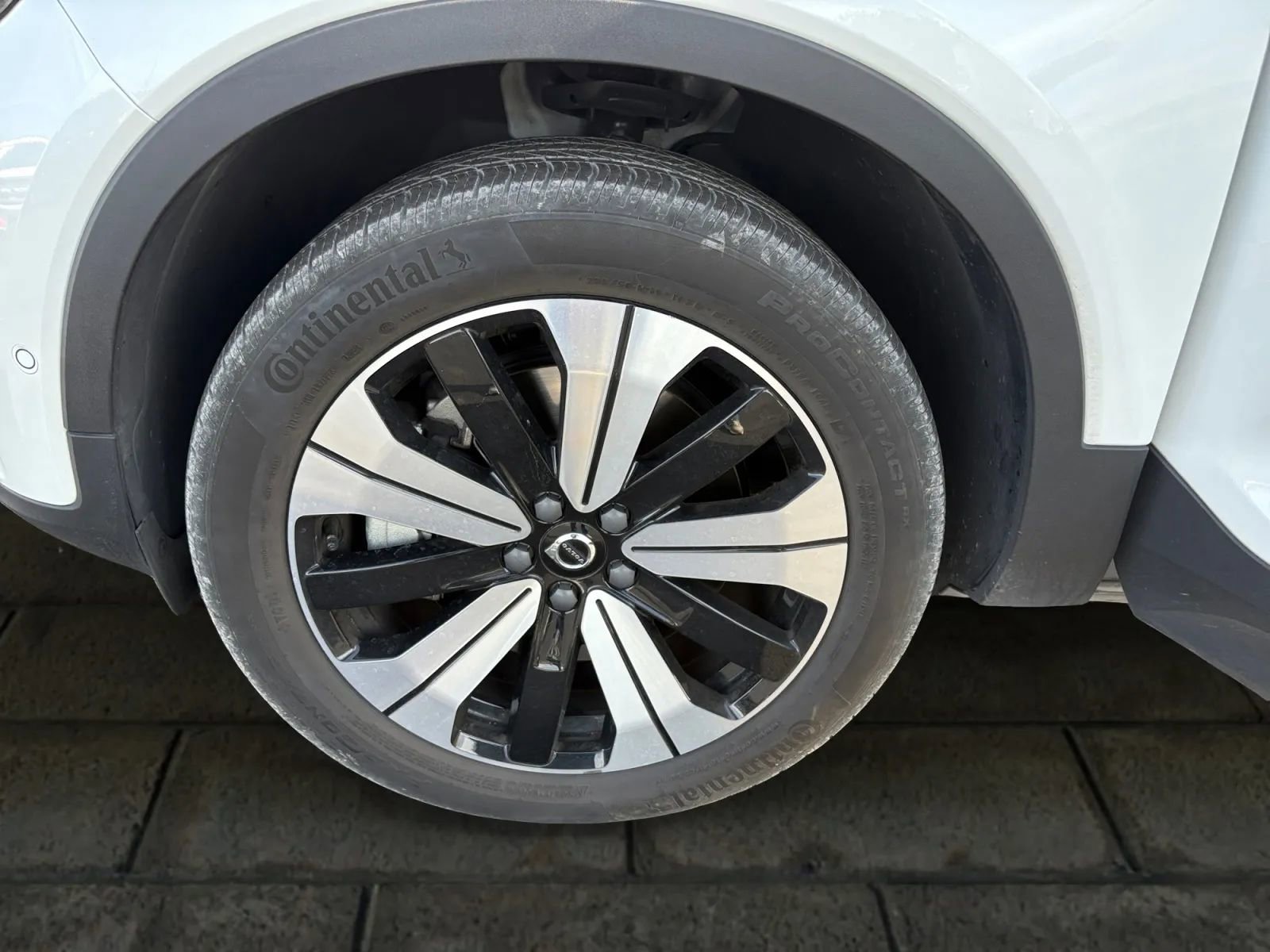 Used 2023 Volvo XC40 Recharge Plus image 24