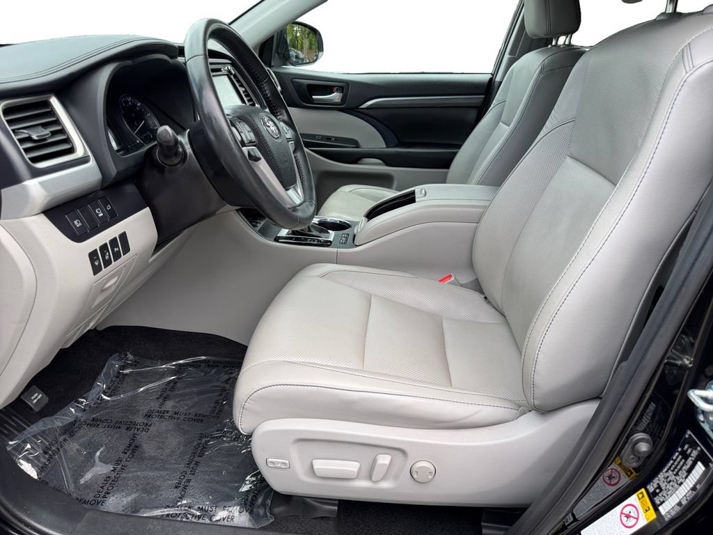 Used 2019 Toyota Highlander Limited Platinum AWD/4WD image 16