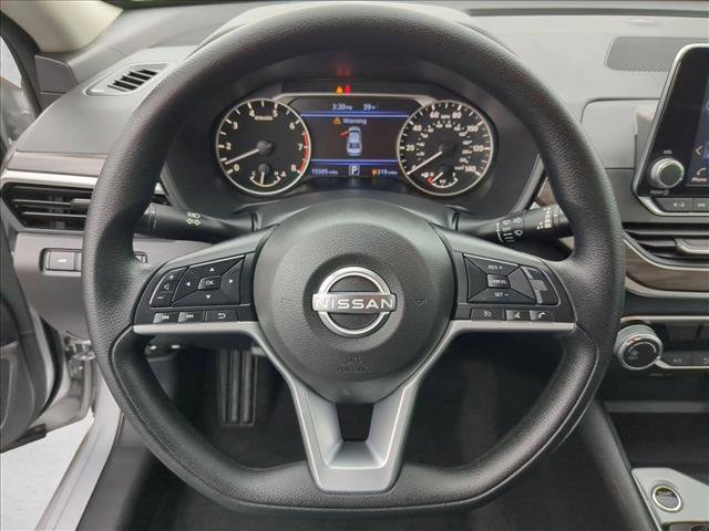 Used 2025 Nissan Altima 2.5 SV image 13