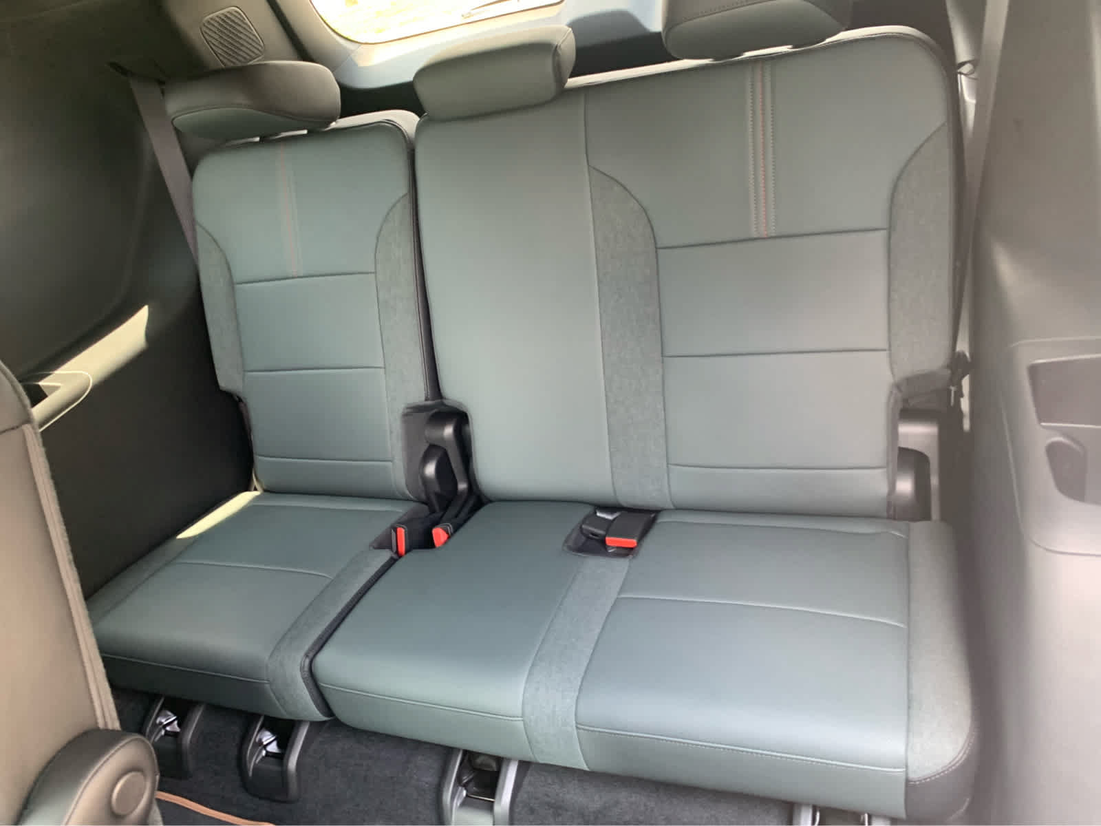 Used 2025 GMC Acadia AT4 AWD/4WD image 24