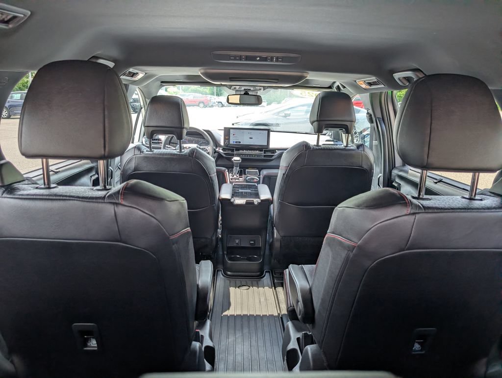 Used 2025 Toyota Sienna XSE w/ XSE Plus Package AWD/4WD image 14