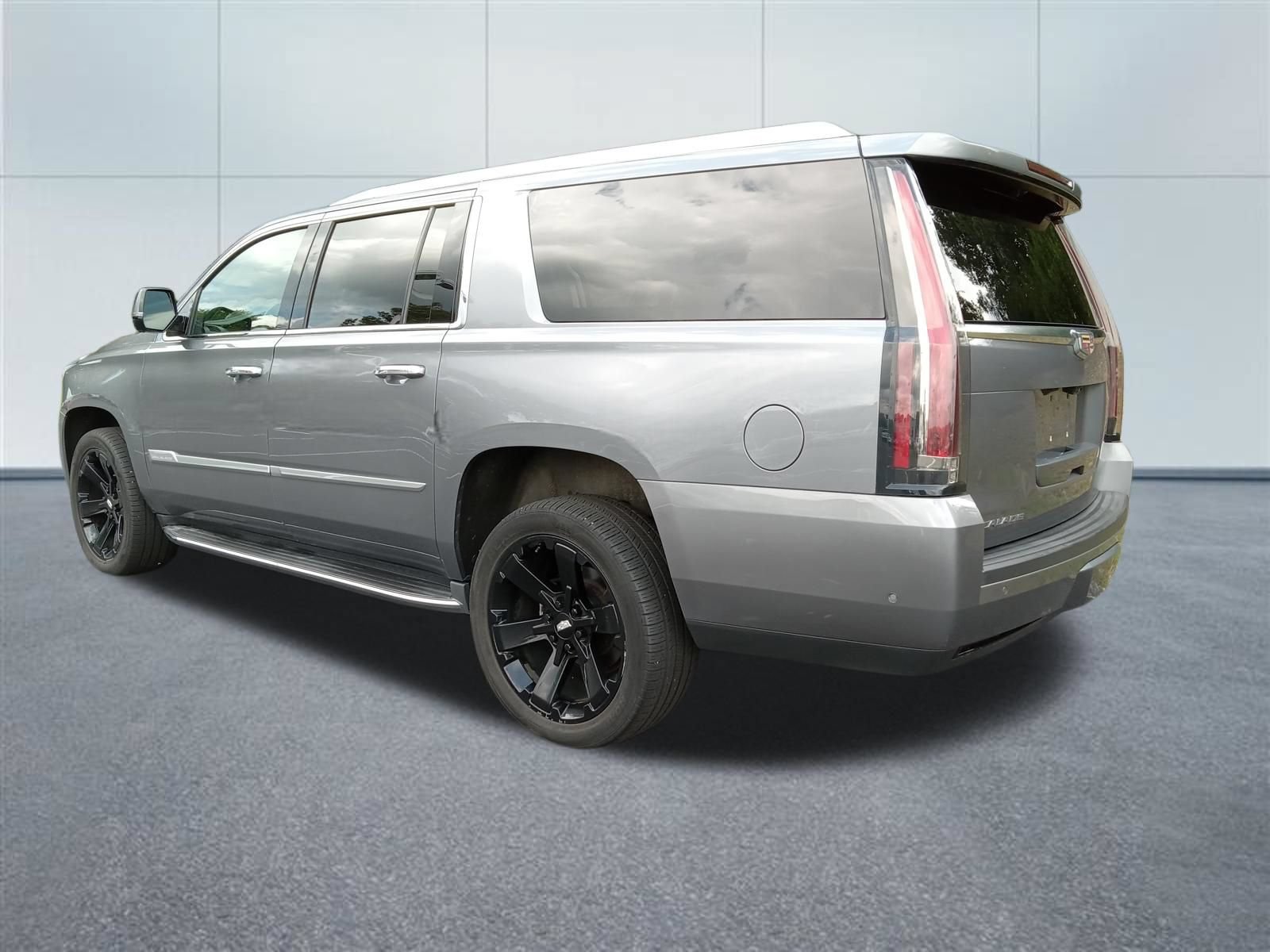 Used 2020 Cadillac Escalade ESV Luxury AWD/4WD image 3